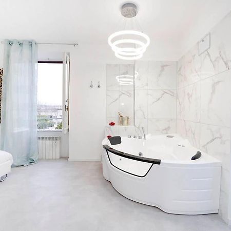 White Panoramic Jacuzzi Suite Trastevere - Top Collection 罗马 外观 照片